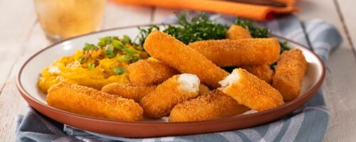 Tirinhas de Peixe Empanadas com Purê de Abóbora