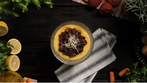 Ragu de Linguiça com Polenta