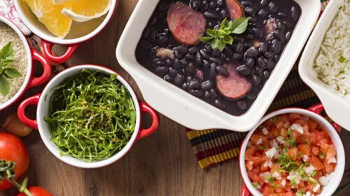Top 10 acompanhamentos para feijoada completa