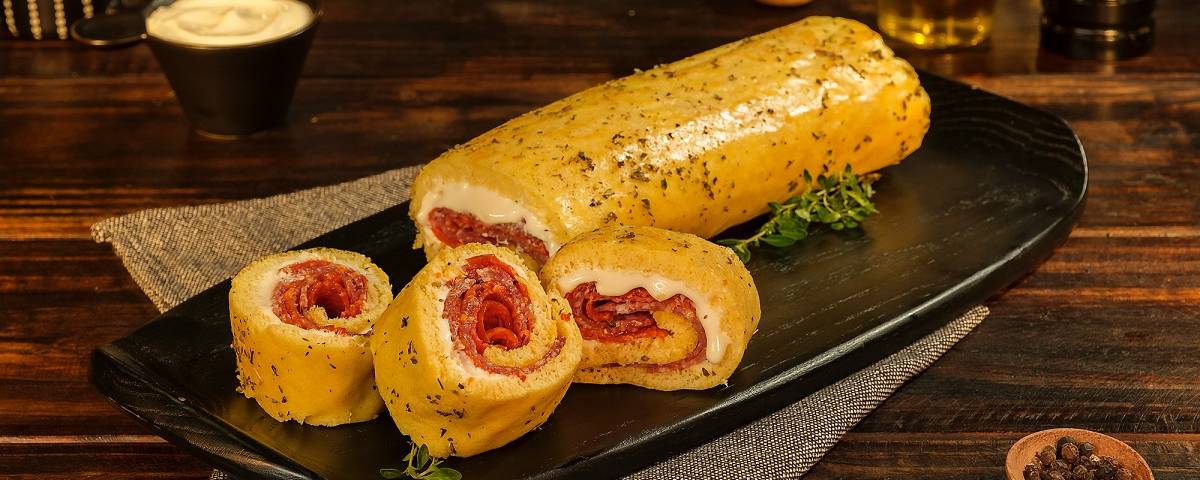 Rocambole Salgado com Mix de Salames