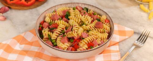 Salada de Macarrão Parafuso com Mortadela Defumada