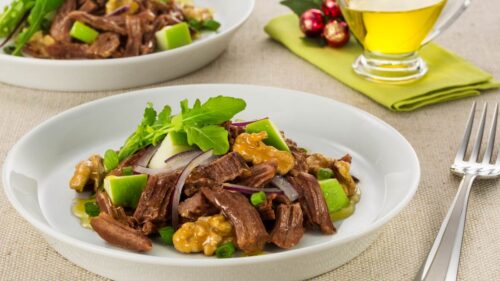 5 saladas com carne para fazer em casa