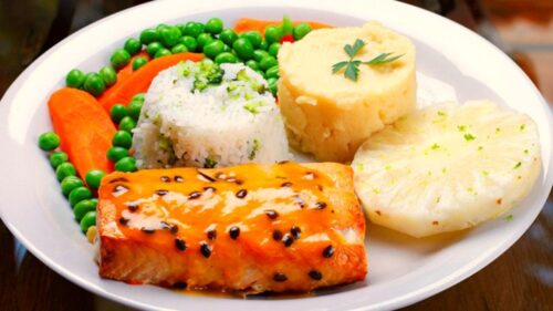 Salmão ao molho de maracujá: como preparar essa receita para Páscoa