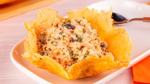Salpicão na Cestinha de Parmesão