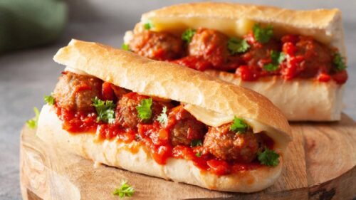 Sanduíche de Almôndega com Pico de Gallo Cremoso na Baguete