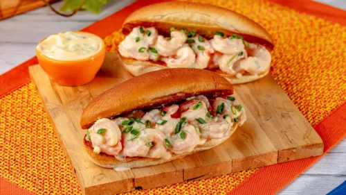 Sanduíche de camarão (shrimp roll)