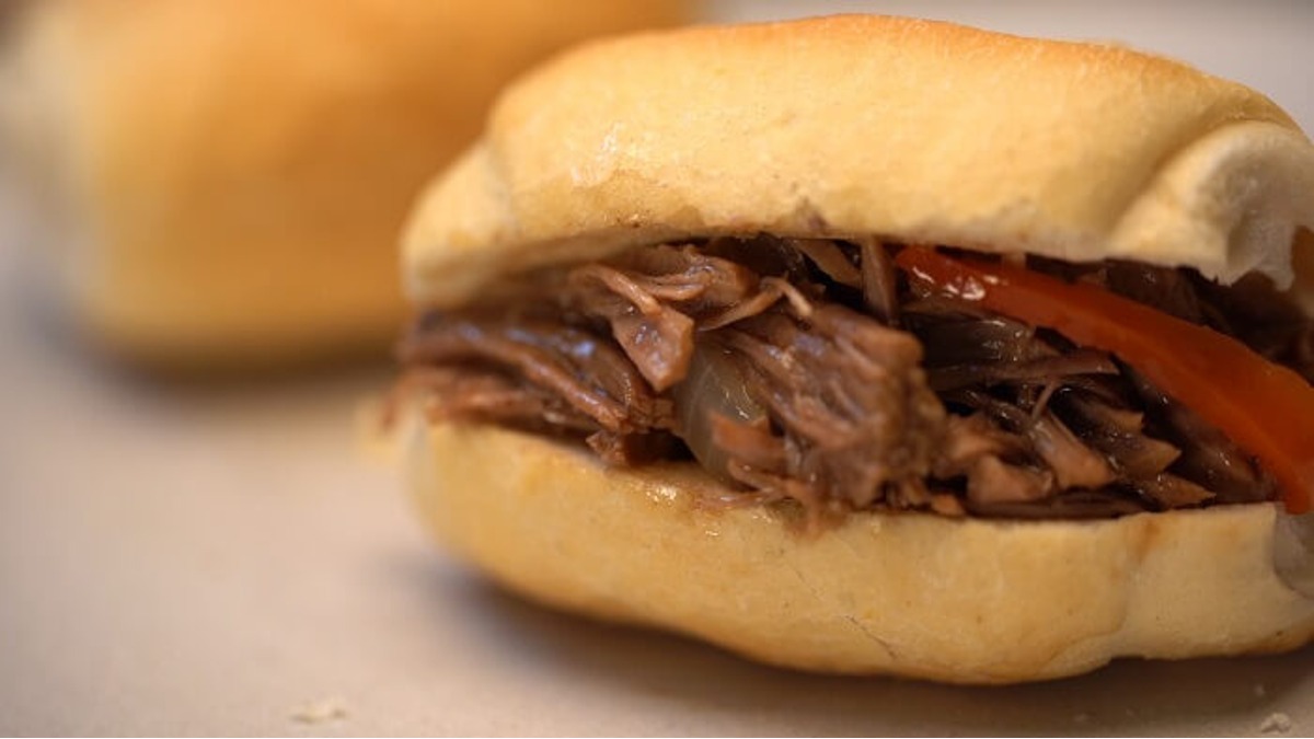 Mini sanduíche de carne louca preparado com Maminha Friboi.