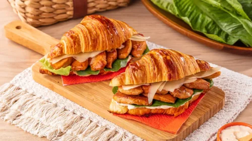 Sanduíche de frango caesar