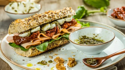 Molho pesto: 16 receitas para usar o molho refrescante de manjericão