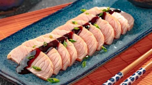 Sashimi de salmão maçaricado