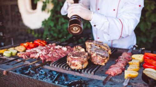Churrasco em casa: 6 truques de mestres churrasqueiros para colocar em prática 