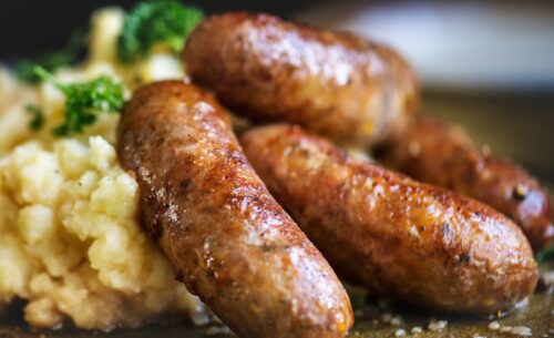 Almôndegas, frango empanado em crosta de grãos e mais 3 proteínas para receitas rápidas