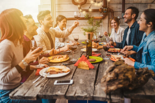 Happy hour de fim de ano: 6 sugestões de aperitivos para servir para os amigos