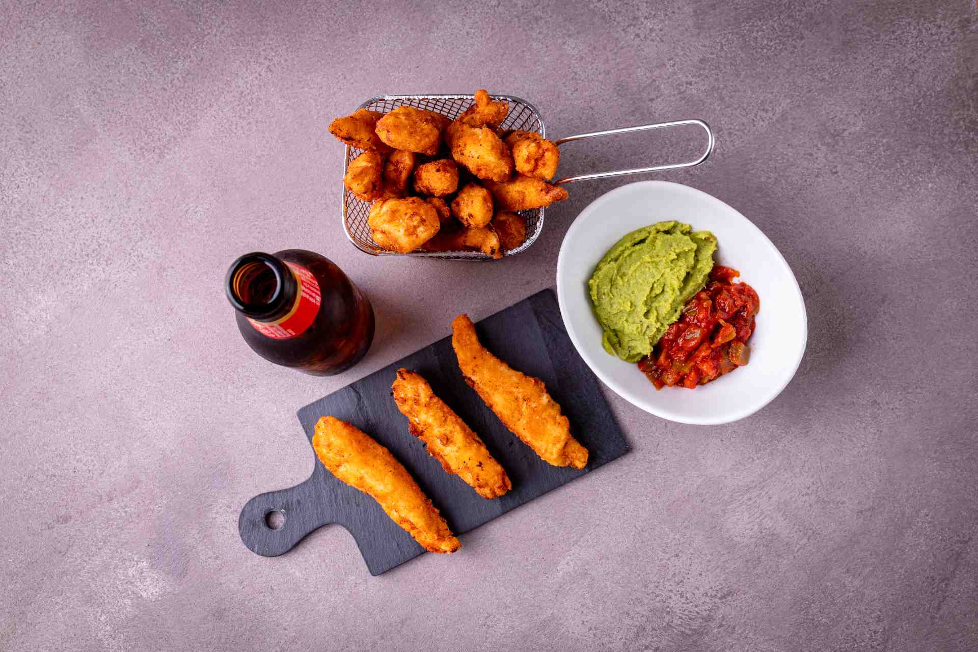 Tiras de Frango Empanadas no Nacho com Guacamole