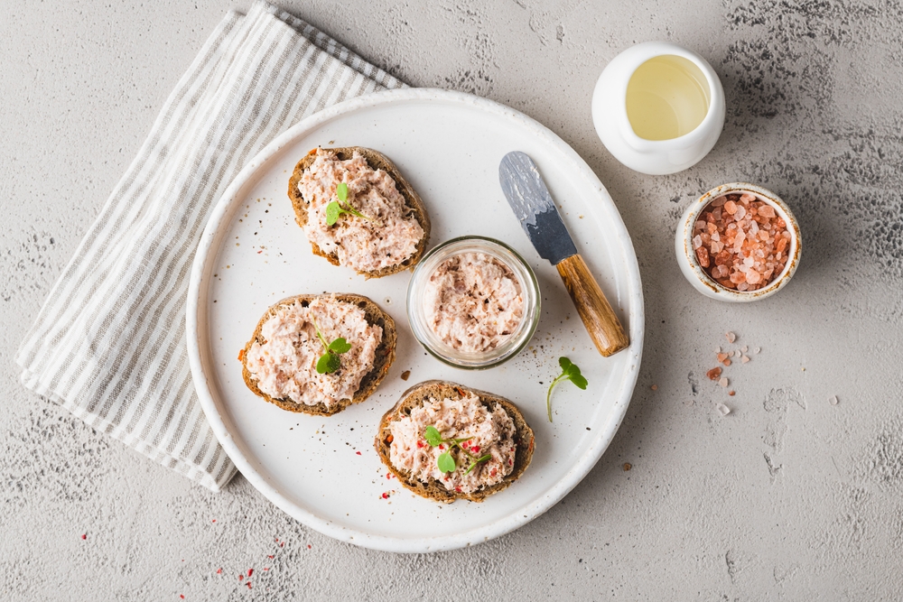 Bruschetta,With,Tuna,Pate,,Fish,Rillettes,,Sandwich,On,A,White