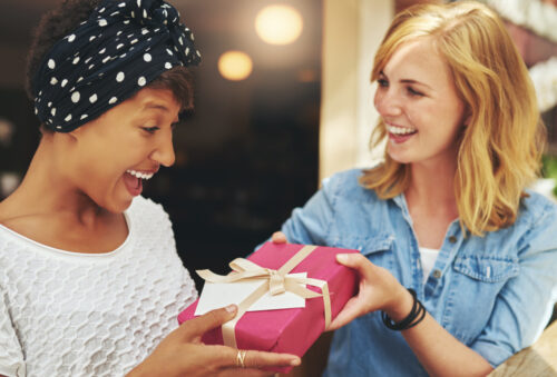 4 ideias de presente de amigo secreto para quem você não tem intimidade