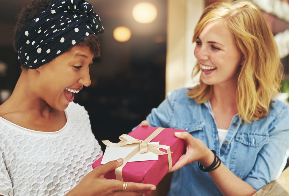 4 ideias de presente de amigo secreto para quem você não tem intimidade