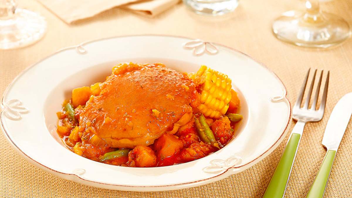 Sobrecoxa de Frango Ensopada com Milho, Abóbora e Vagem