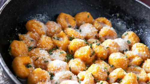 Sobrecoxa de Frango Seara DaGranja com Nhoque de Abóbora ao Molho Branco