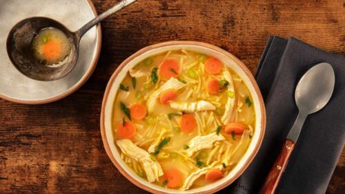 Sopa é janta, sim! Confira opções deliciosas de sopas e cremes proteicos
