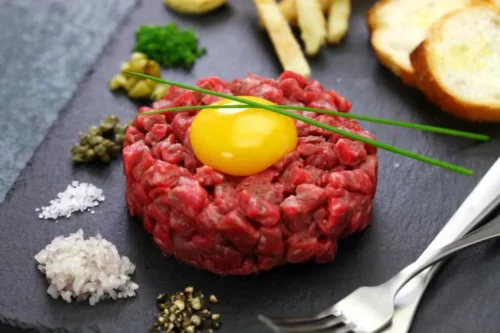 Steak tartare: 3 versões do clássico francês (com receitas)