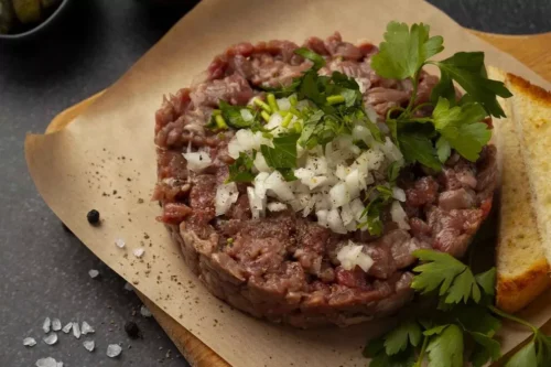 Steak tartare: o que é, origens e dicas para o preparo