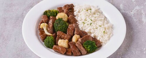 Coxão Mole em Tiras com Brócolis e Couve Flor