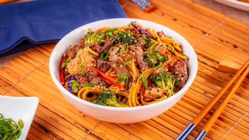 Yakisoba de Carne e Frango