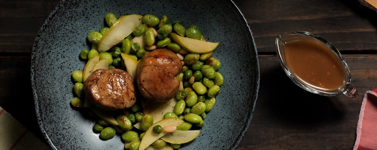 Medalhão de Filé Mignon Suíno com Molho de Carne e Mostarda