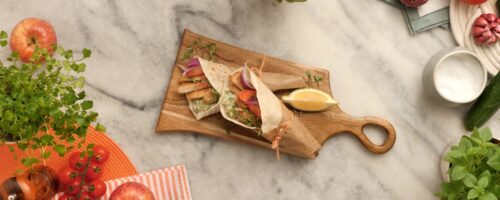 Wrap de Frango com Raita de Maçã e Pepinos